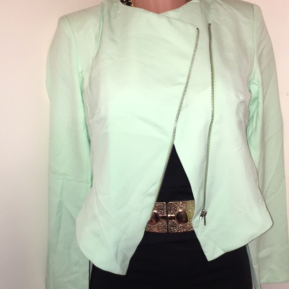 Blazer - Picture 4 of 8